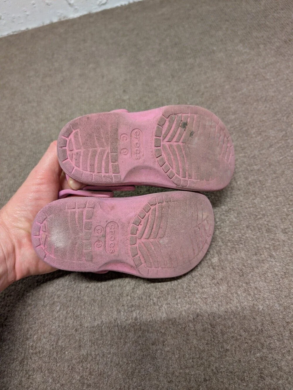 CROCS Kids Girls Pink Classic Clog Sandals (Size C9 aka 4-5 year old)